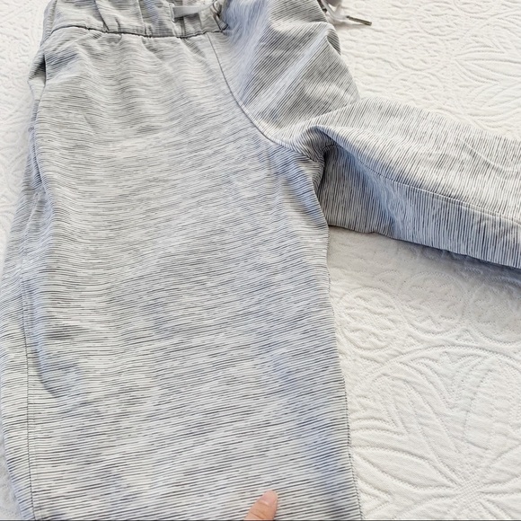 Lululemon‎ On The Fly Crop (23" Inseam) - Picture 7 of 11